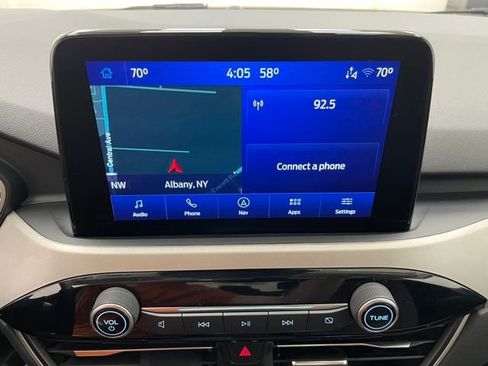 Used 2022 Ford Escape SE w/ SE Sport Appearance Package AWD/4WD image 3