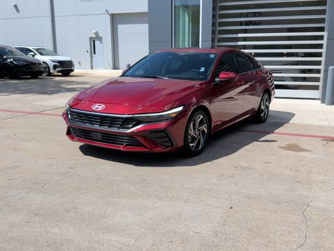 Used 2024 Hyundai Elantra SEL w/ Convenience Package FWD image 5