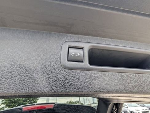 Used 2023 Toyota Highlander XLE AWD/4WD image 18