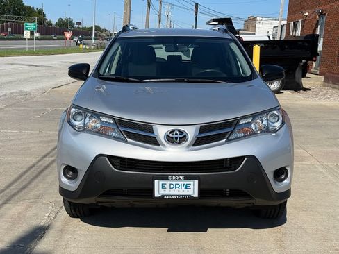 Used 2013 Toyota RAV4 LE AWD/4WD image 2
