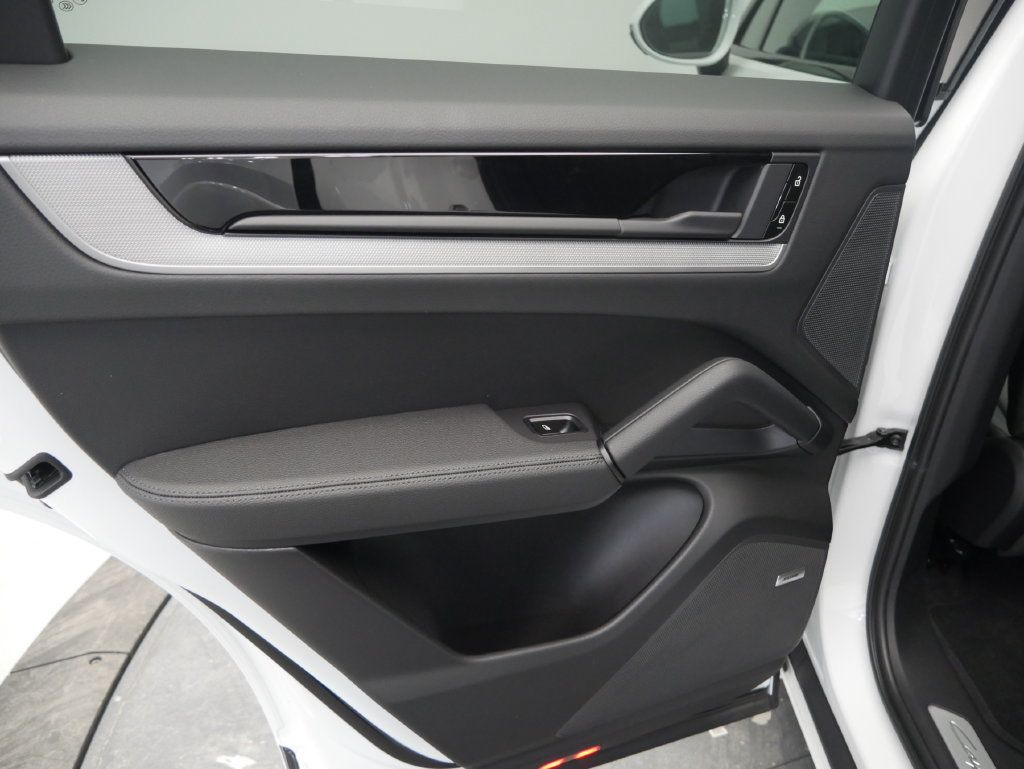 Certified 2026 Porsche Cayenne AWD/4WD image 20