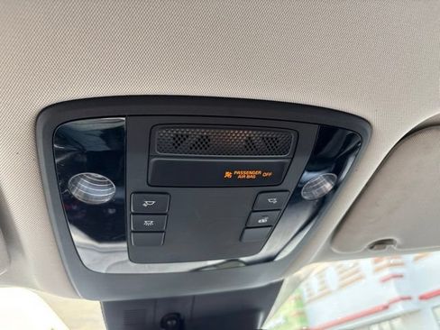 Used 2022 Kia Carnival LX FWD image 16