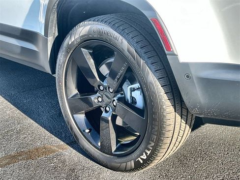 Used 2026 Land Rover Defender 130 S image 11