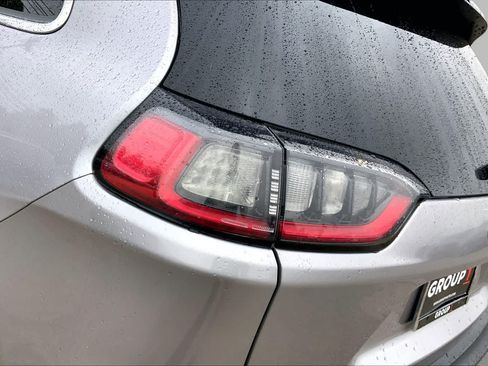 Used 2019 Jeep Cherokee Latitude Plus FWD image 28