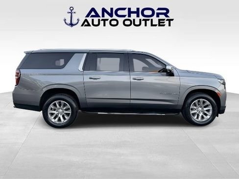 Used 2022 Chevrolet Suburban Premier w/ Premium Package image 9