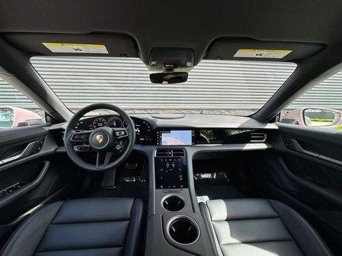 Used 2025 Porsche Taycan image 31