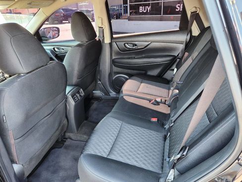 Used 2017 Nissan Rogue SV image 17