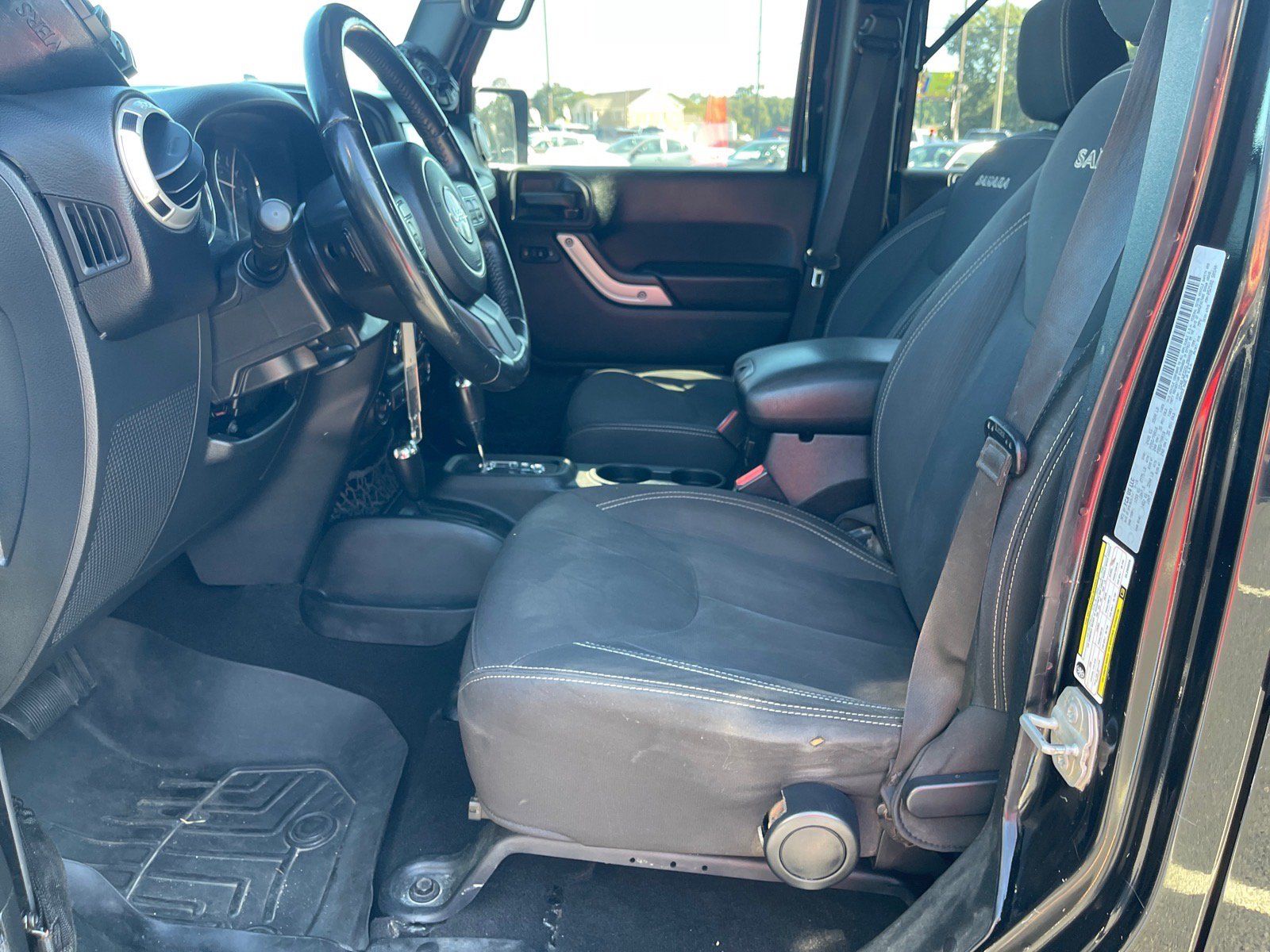 Used 2016 Jeep Wrangler Unlimited Sahara AWD/4WD image 10