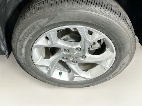 Used 2024 Chevrolet Trax LS w/ LS Convenience Package FWD image 11
