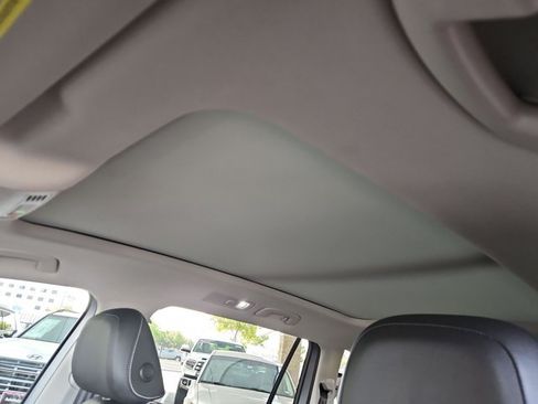 Used 2023 Volkswagen Tiguan SE w/ Panoramic Sunroof Package FWD image 16