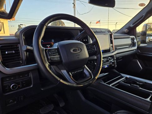 Used 2023 Ford F250 Platinum image 11
