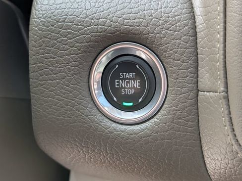 Used 2023 GMC Yukon XL Denali AWD/4WD image 19