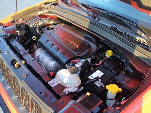 Used 2018 Jeep Renegade Altitude image 54