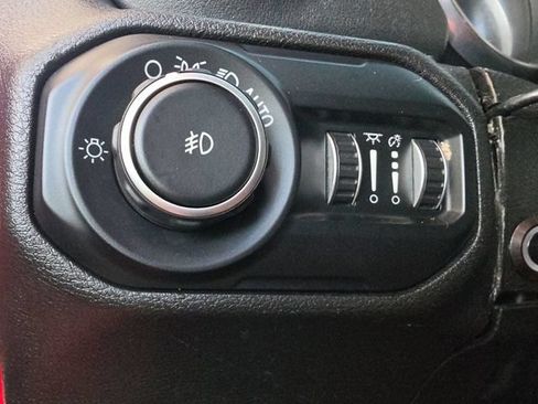 Used 2020 Jeep Wrangler Unlimited Sahara w/ Uconnect 4C Nav & Sound Group AWD/4WD image 17