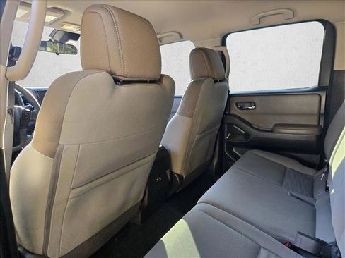 Used 2022 Nissan Frontier SV image 12