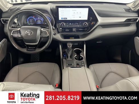 Used 2024 Toyota Highlander Platinum image 23