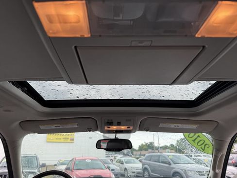 Used 2010 Cadillac Escalade Luxury image 14