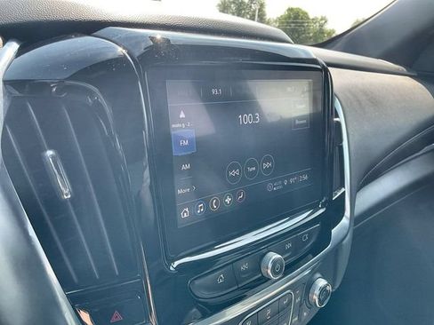 Used 2022 Chevrolet Traverse LT FWD image 24