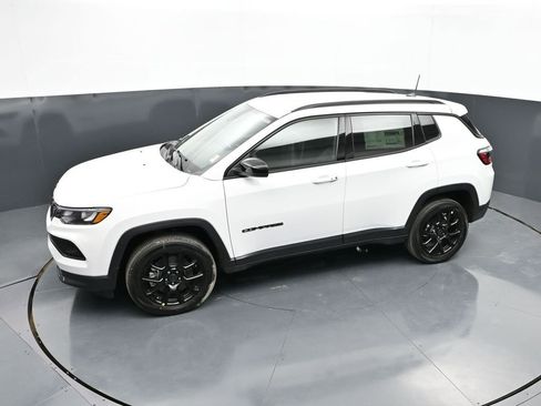 New 2026 Jeep Compass Latitude image 38