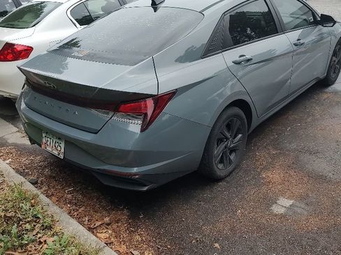 Used 2021 Hyundai Elantra SEL FWD image 3