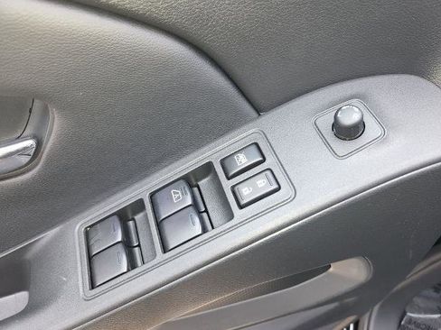 Certified 2025 Nissan Frontier SV RWD image 28
