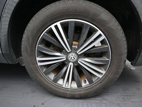 Used 2018 Volkswagen Tiguan SE w/ 18" Alloy Wheels Package FWD image 10