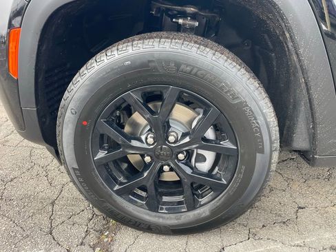 New 2026 Jeep Grand Cherokee Laredo image 22