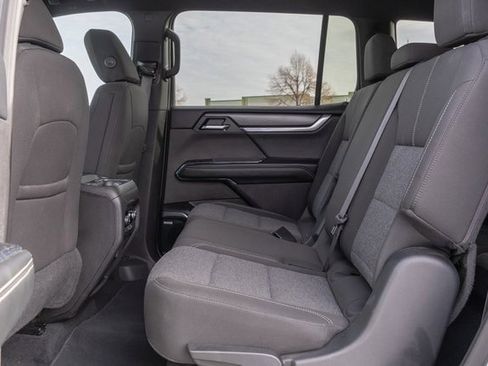 Used 2025 GMC Acadia Elevation image 8