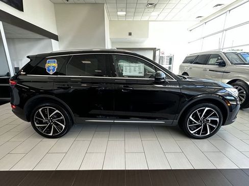 Certified 2023 Lincoln Corsair Reserve w/ Equipment Group 201A AWD/4WD image 4