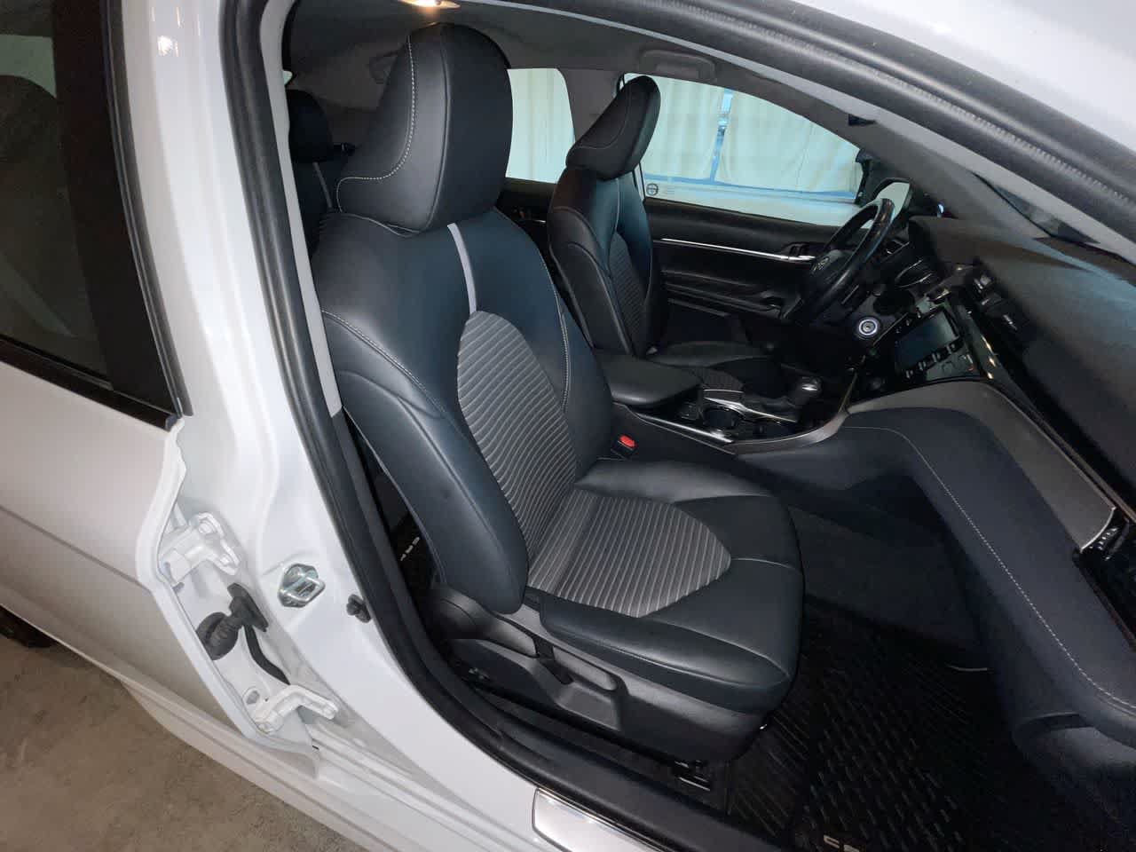 Used 2020 Toyota Camry SE FWD image 24