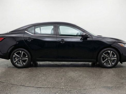 Used 2025 Nissan Sentra SV FWD image 9