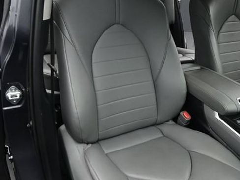 Used 2021 Toyota Highlander XLE FWD image 16