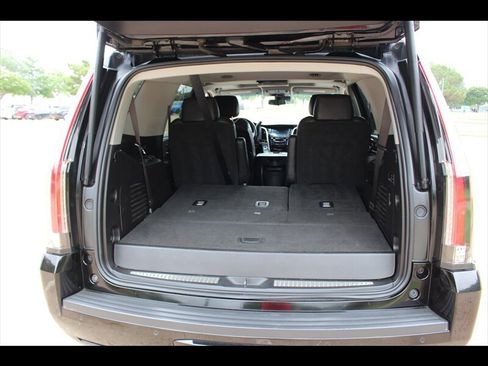 Used 2018 Cadillac Escalade Premium Luxury RWD image 8
