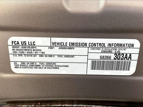 Used 2018 Chrysler Pacifica Touring Plus w/ Tire & Wheel Group FWD image 37