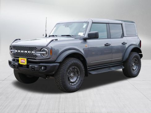 Used 2025 Ford Bronco Badlands w/ Sasquatch Package AWD/4WD image 3