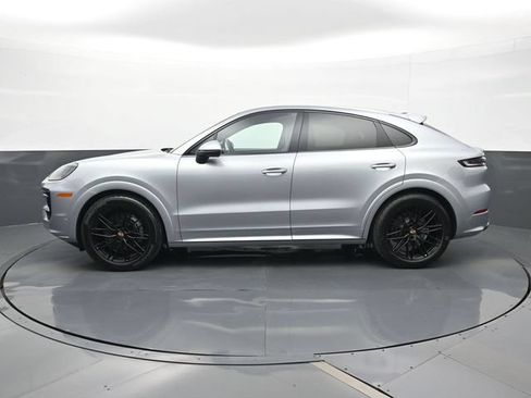 Certified 2025 Porsche Cayenne Coupe AWD/4WD image 2
