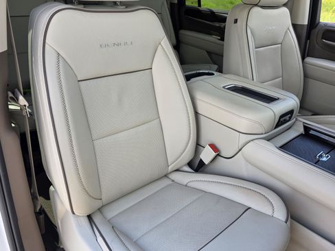 Used 2023 GMC Yukon XL Denali RWD image 20