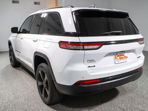 Used 2023 Jeep Grand Cherokee Limited w/ Black Appearance Package AWD/4WD image 9