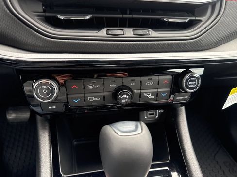 New 2026 Jeep Compass Trailhawk w/ Sun, Sound & Navigation Group AWD/4WD image 20