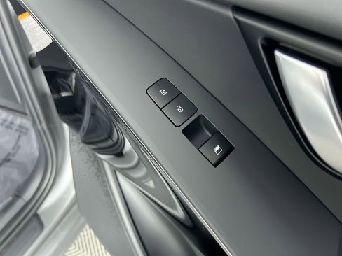 New 2025 Kia Niro SX image 32