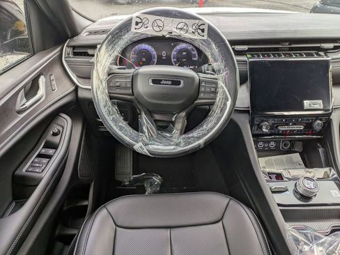 New 2025 Jeep Grand Cherokee L Limited w/ Luxury Tech Group II image 14