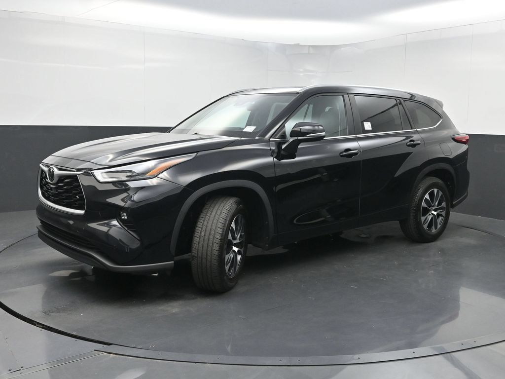 Used 2023 Toyota Highlander XLE FWD image 25