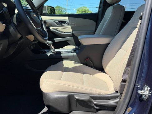 Used 2023 Chevrolet Traverse LS AWD/4WD image 16