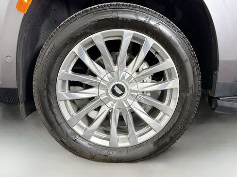 Used 2022 Cadillac Escalade Premium Luxury image 34