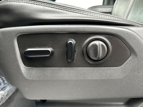 Used 2020 Chevrolet Silverado 1500 High Country image 16