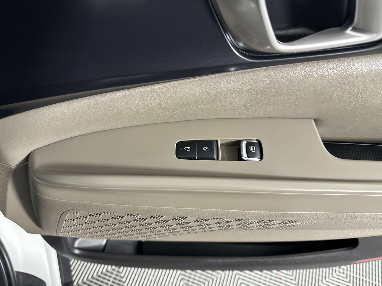 Certified 2026 Kia Carnival LXS FWD image 13