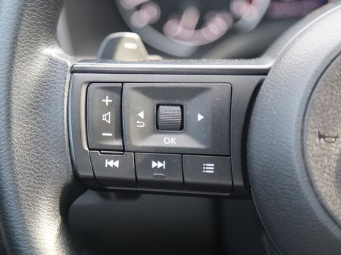 Used 2024 Nissan Rogue S AWD/4WD image 9