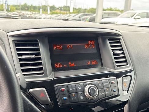 Used 2014 Nissan Pathfinder S AWD/4WD image 19