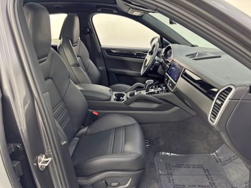 Used 2023 Porsche Cayenne E-Hybrid image 16