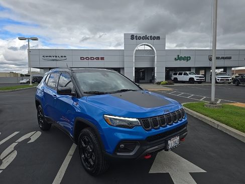 Used 2023 Jeep Compass Trailhawk w/ Trailhawk Elite Group image 2